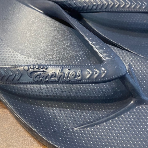 Archies Black Flip Flops Blue
Arch Support woman’s size 6 - Picture 3 of 5